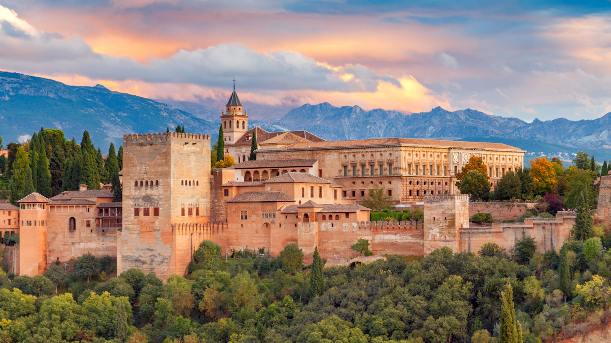 Alhambra & Nasrid Palaces Guided Tour without Entry Tickets
